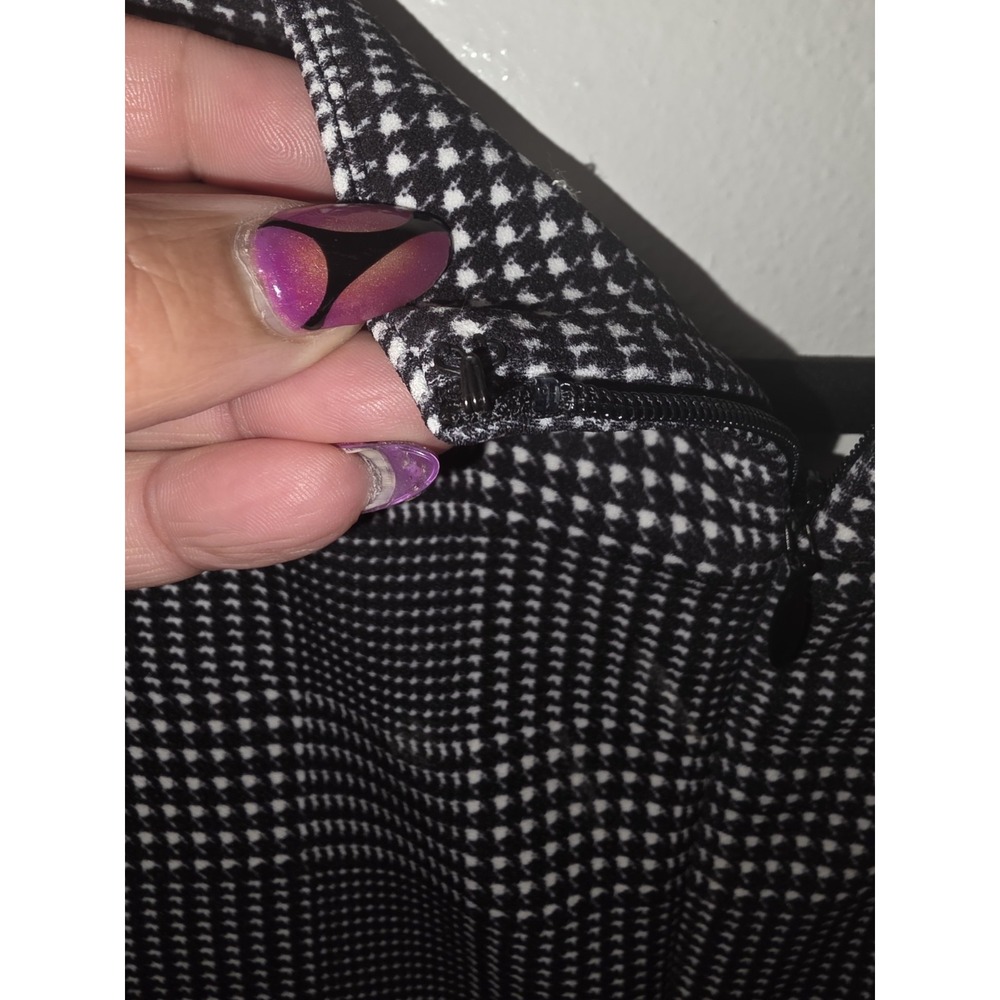 Calvin Klein Women's Plaid Sheath Dress Black Gray Floral Appliqué Size 10 - Picture 8 of 9